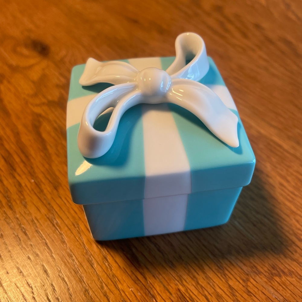 Tiffany jewelry ceramic box NWOT